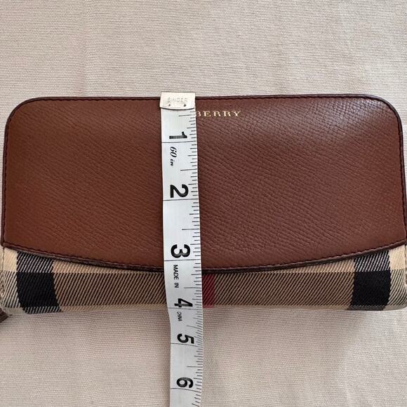 Burberry House Check Elmore Zip Around Clutch Wallet Tan Brown - Picture 7 of 9